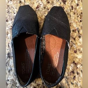 Kids size 1 black sparkly Tom's
